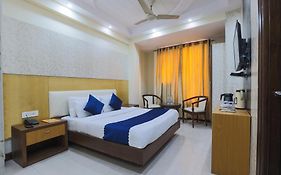 Hotel Blessings On Road New Delhi Railway Station